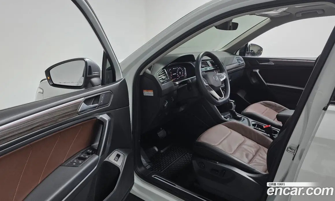 Volkswagen Tiguan 2023 2.0 автомат (гидро), фото 13