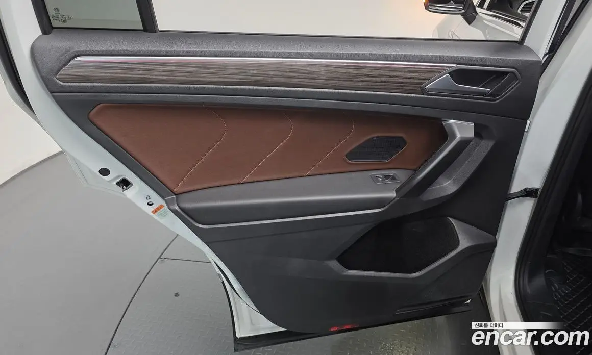 Volkswagen Tiguan 2023 2.0 автомат (гидро), фото 15