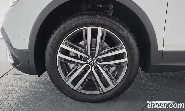 Volkswagen Tiguan 2023 2.0 автомат (гидро), миниатюра 5