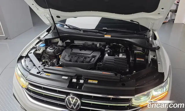 Volkswagen Tiguan 2023 2.0 автомат (гидро), миниатюра 6