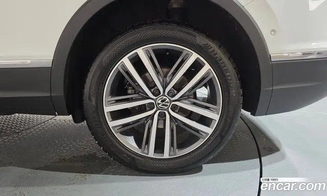 Volkswagen Tiguan 2023 2.0 автомат (гидро), миниатюра 7