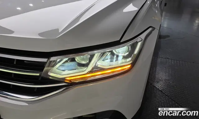 Volkswagen Tiguan 2023 2.0 автомат (гидро), миниатюра 8