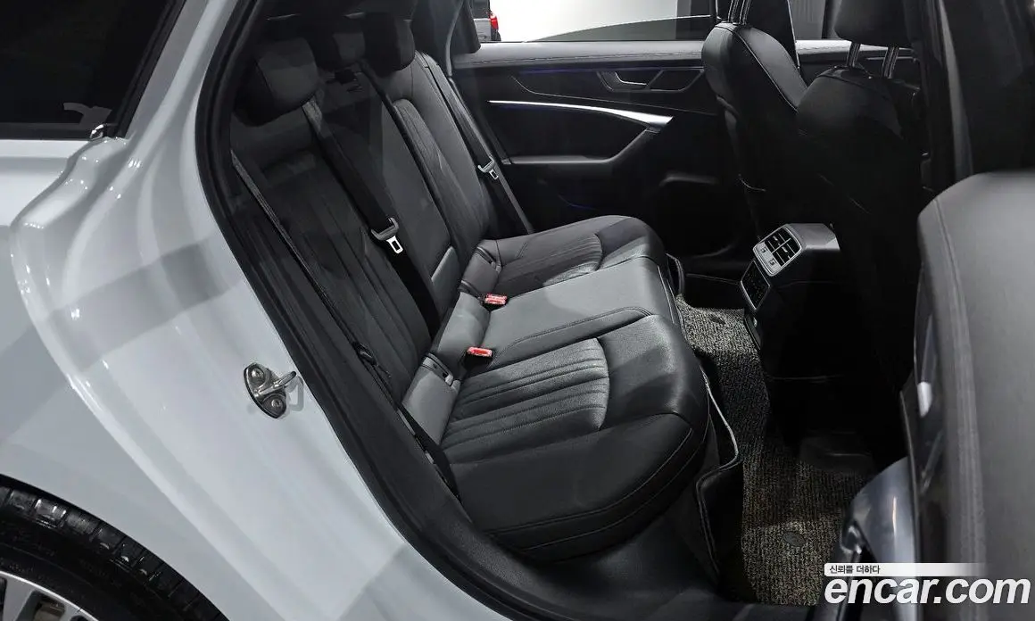 Audi A6 2020 2.0 автомат (гидро), фото 17
