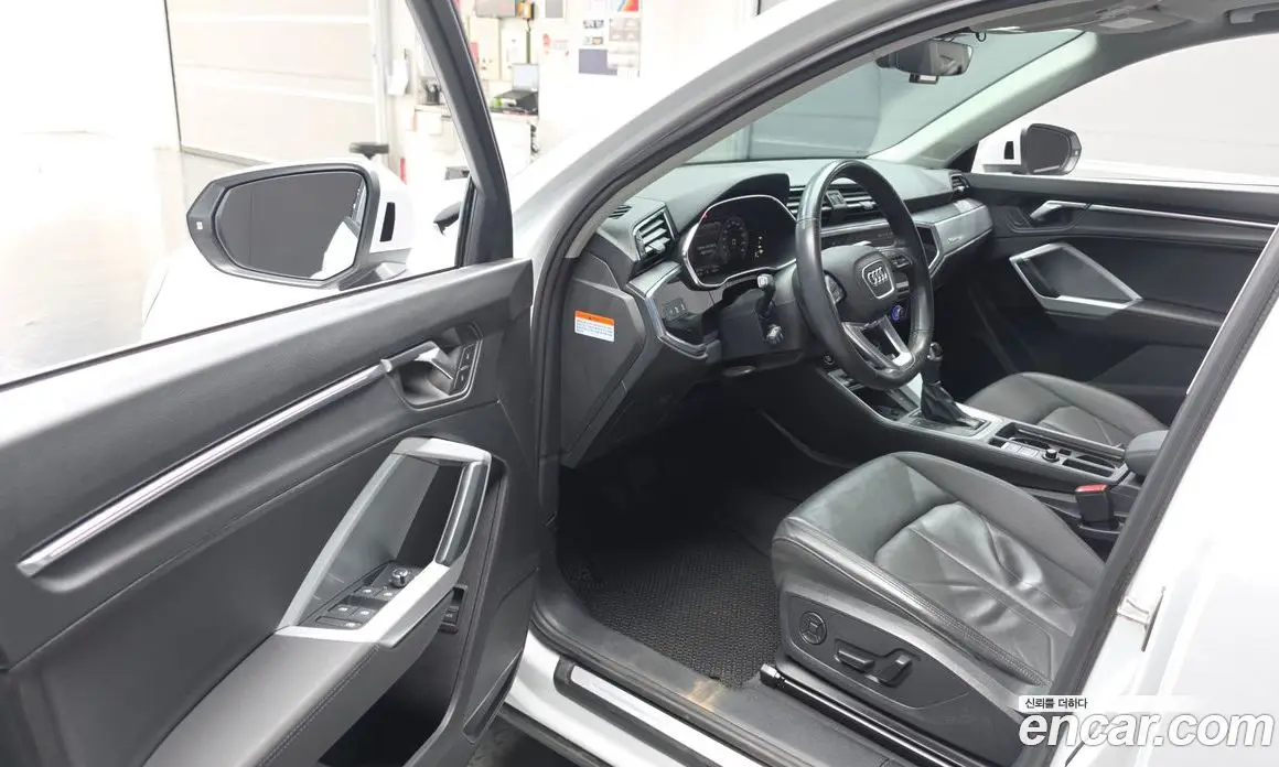Audi Q3 2023 2.0 автомат (гидро), фото 13