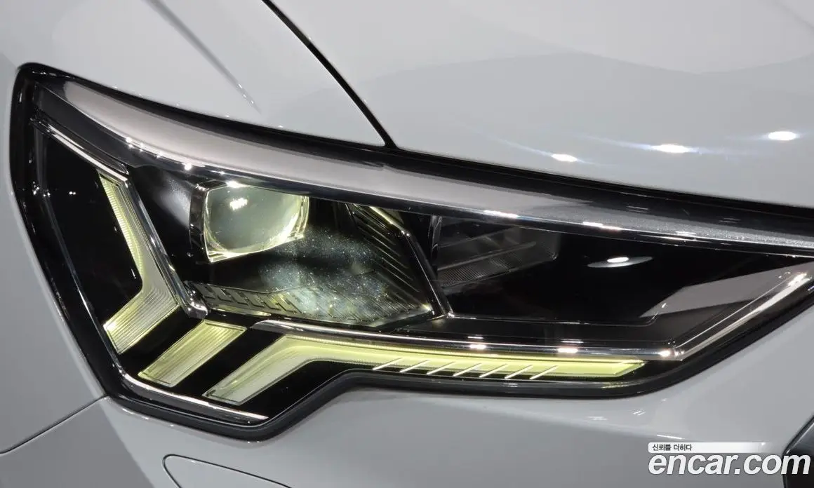 Audi Q3 2023 2.0 автомат (гидро), фото 8
