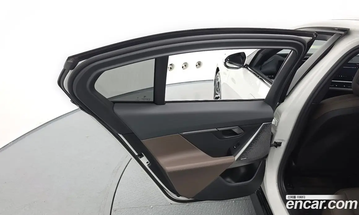 BMW 5 серия 2023 2.0 автомат (гидро), фото 15
