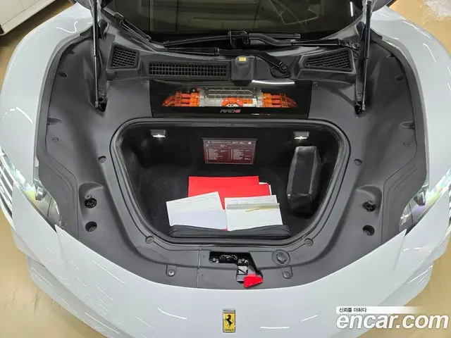 Ferrari SF90 2023 4.0 автомат (гидро), миниатюра 3