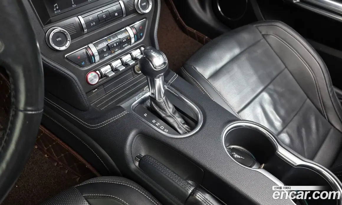 Ford Mustang 2019 2.3 автомат (гидро), фото 12