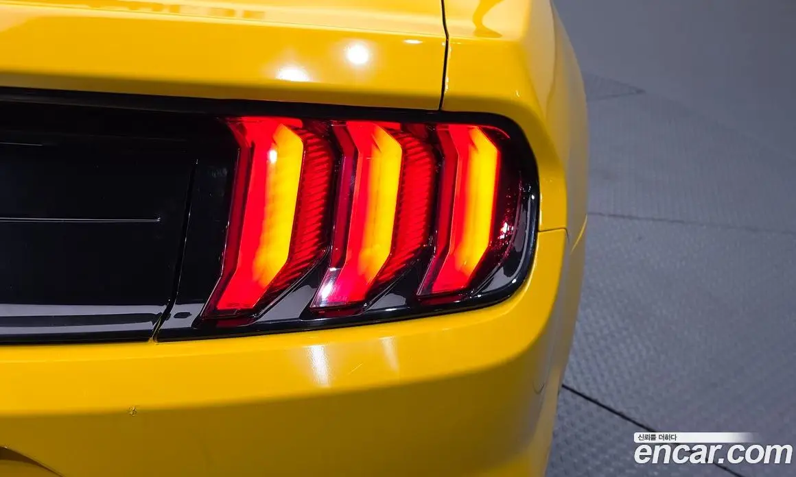 Ford Mustang 2019 2.3 автомат (гидро), фото 9