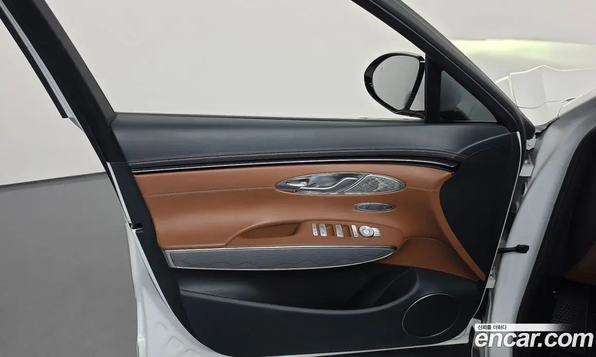 Genesis GV70 2021 2.5 автомат (гидро), фото 14 Genesis GV70 2021 2.5 автомат (гидро), фото 14