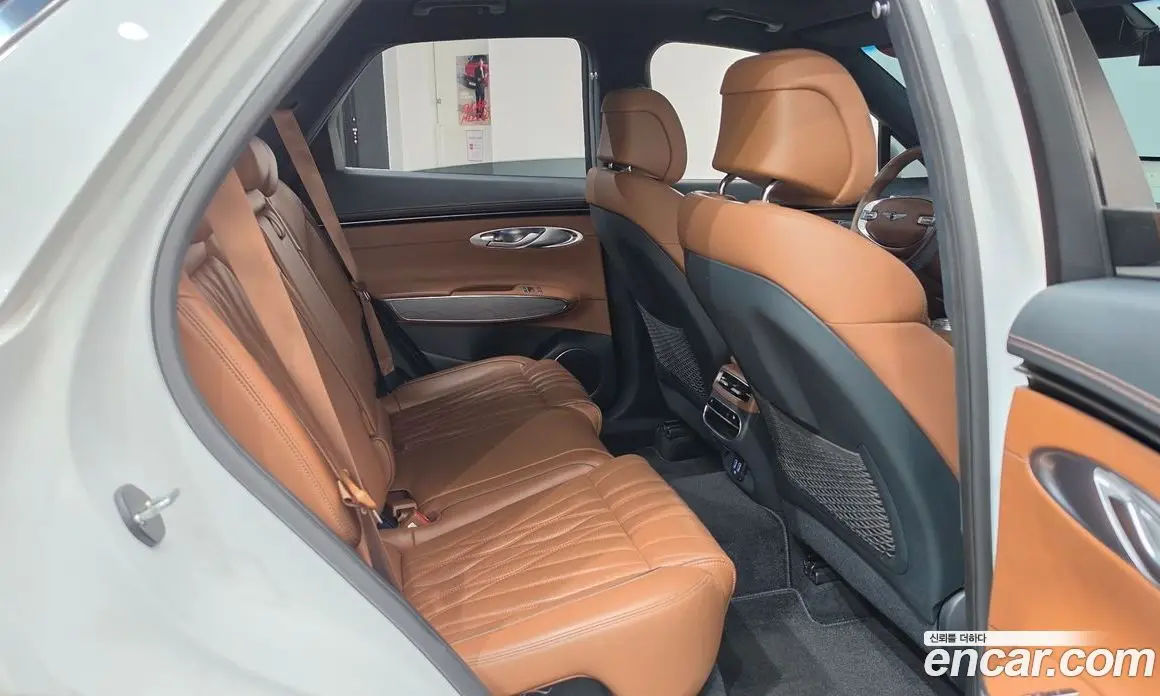Genesis GV70 2021 2.5 автомат (гидро), фото 18 Genesis GV70 2021 2.5 автомат (гидро), фото 18