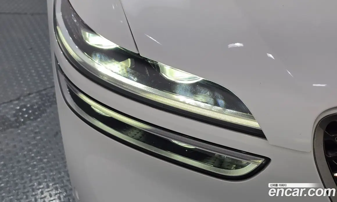 Genesis GV70 2021 2.5 автомат (гидро), фото 8 Genesis GV70 2021 2.5 автомат (гидро), фото 8