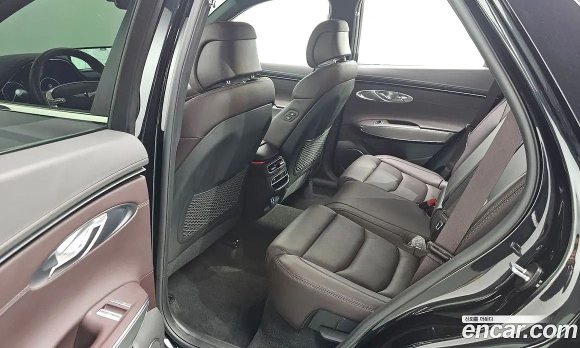Genesis GV70 2023 2.5 автомат (гидро), фото 17 Genesis GV70 2023 2.5 автомат (гидро), фото 17
