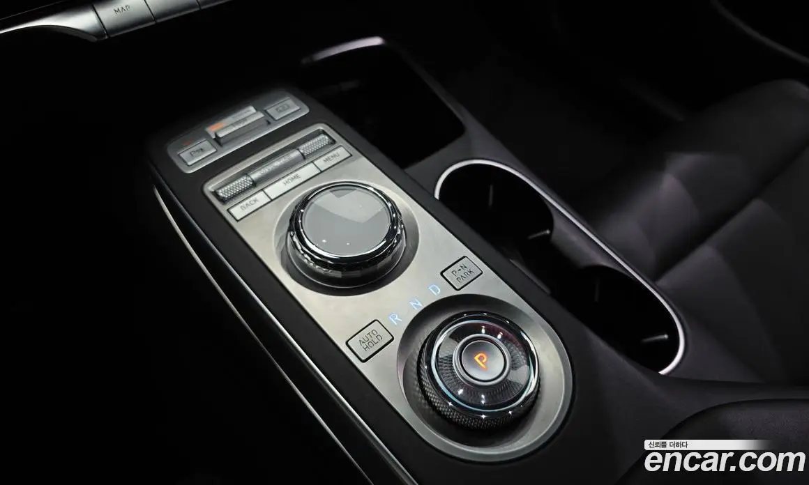 Genesis GV70 2023 2.5 автомат (гидро), фото 12 Genesis GV70 2023 2.5 автомат (гидро), фото 12