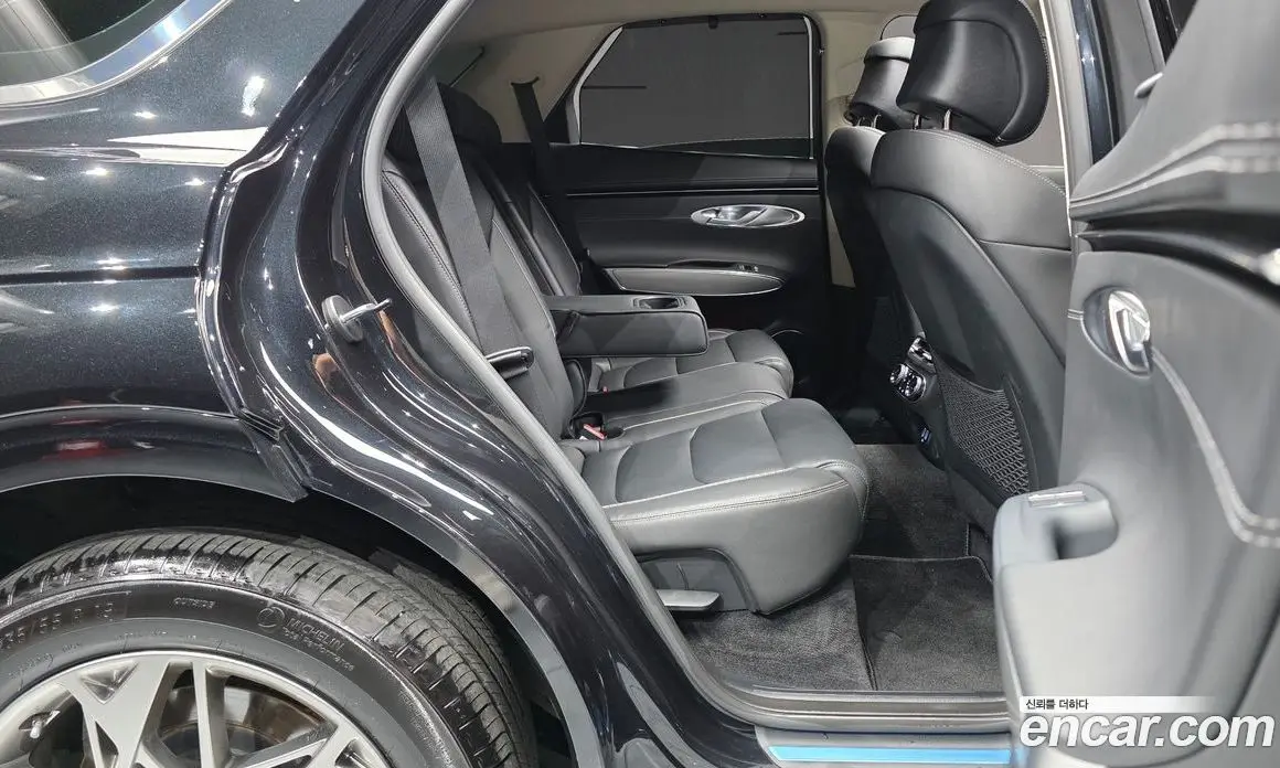 Genesis GV70 2023 2.5 автомат (гидро), фото 17 Genesis GV70 2023 2.5 автомат (гидро), фото 17