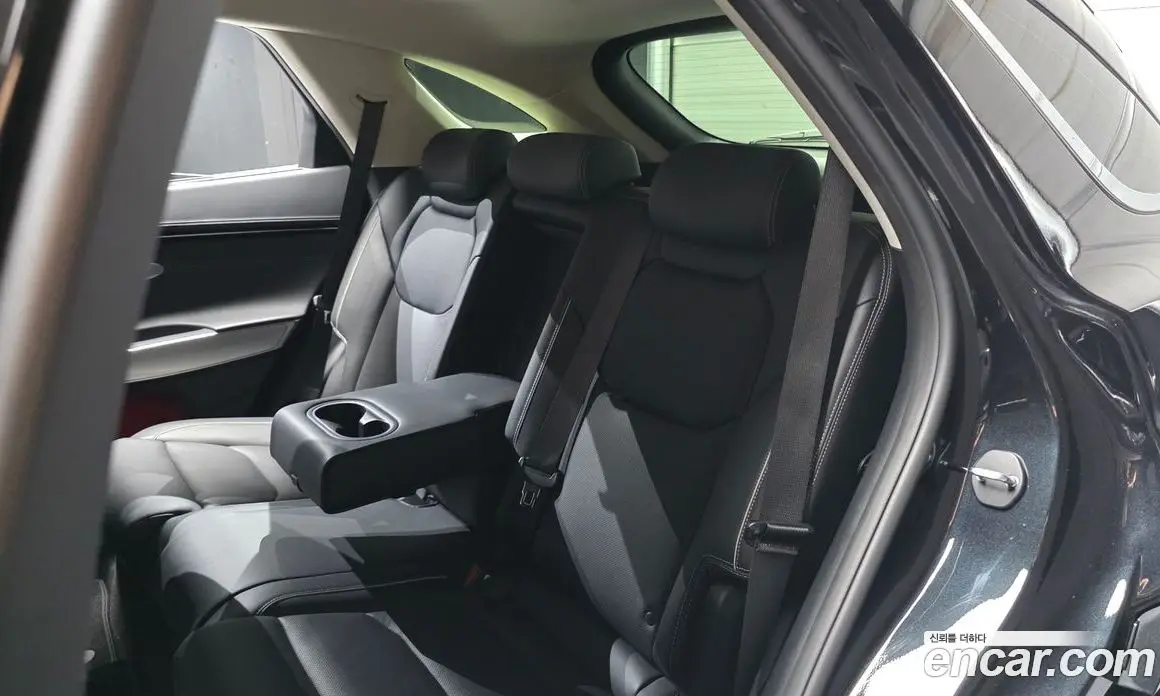 Genesis GV70 2023 2.5 автомат (гидро), фото 18 Genesis GV70 2023 2.5 автомат (гидро), фото 18