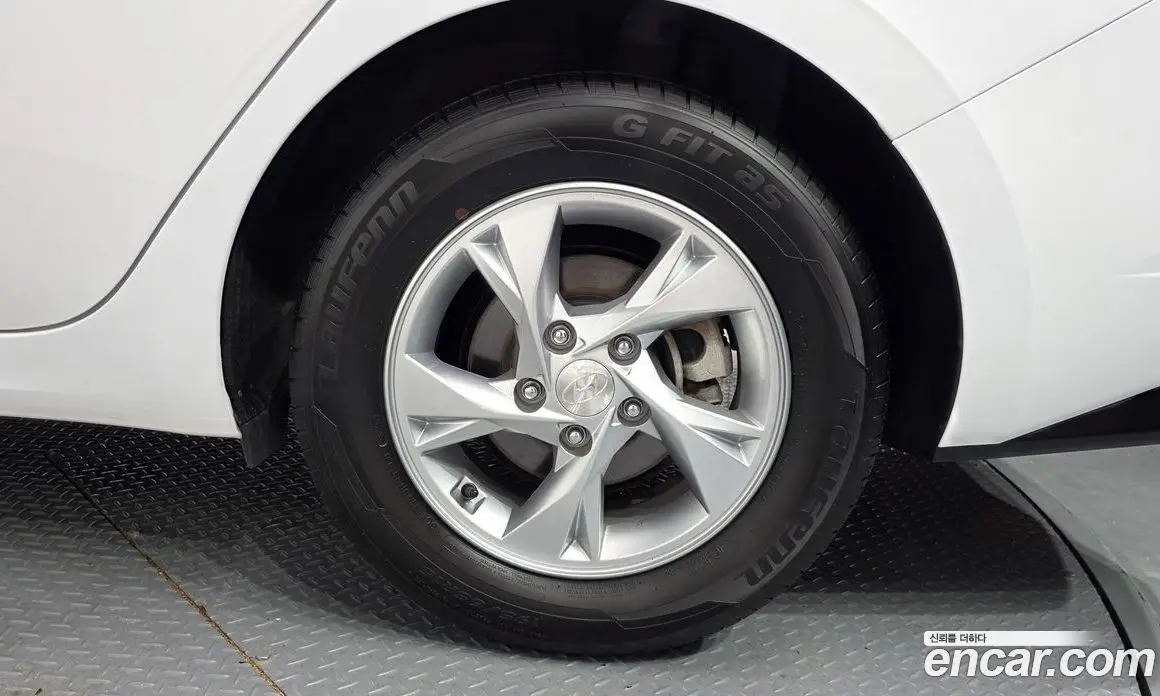 Hyundai Avante 2021 1.6 автомат (гидро), фото 7