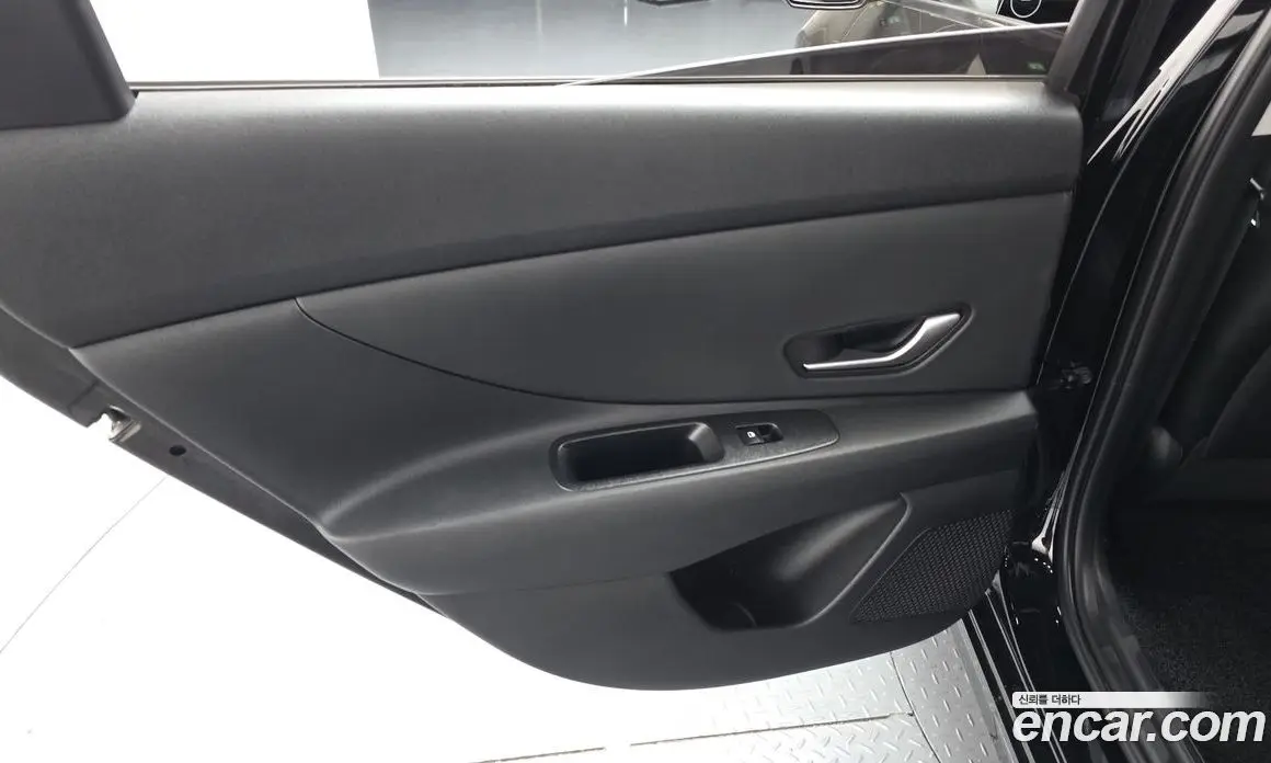 Hyundai Avante 2022 1.6 автомат (гидро), фото 15