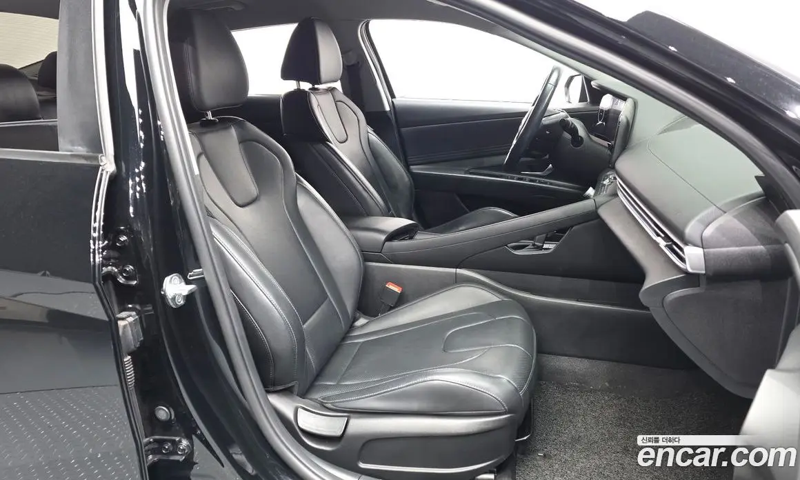 Hyundai Avante 2022 1.6 автомат (гидро), фото 17