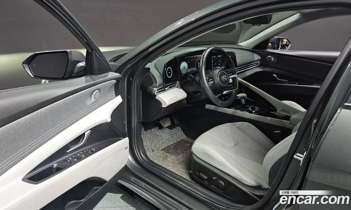 Hyundai Avante 2022 1.6 автомат (гидро), фото 13
