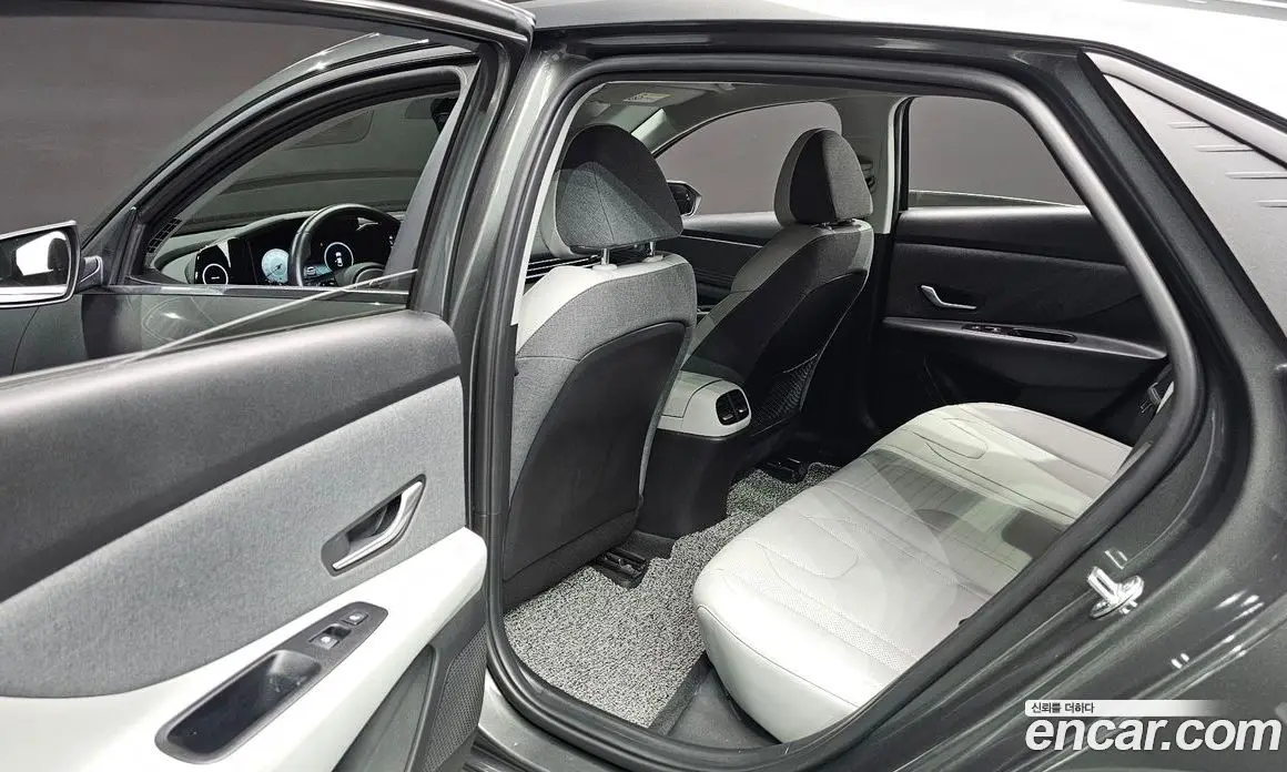 Hyundai Avante 2022 1.6 автомат (гидро), фото 17