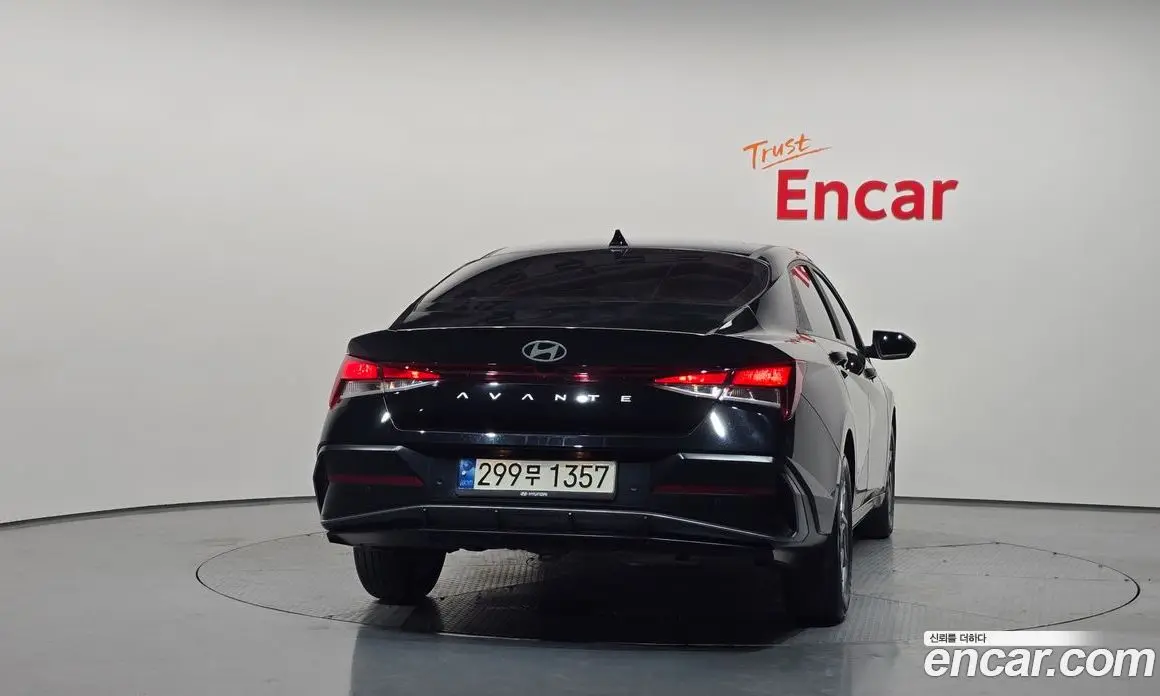 Hyundai Avante 2024 1.6 автомат (гидро), фото 3