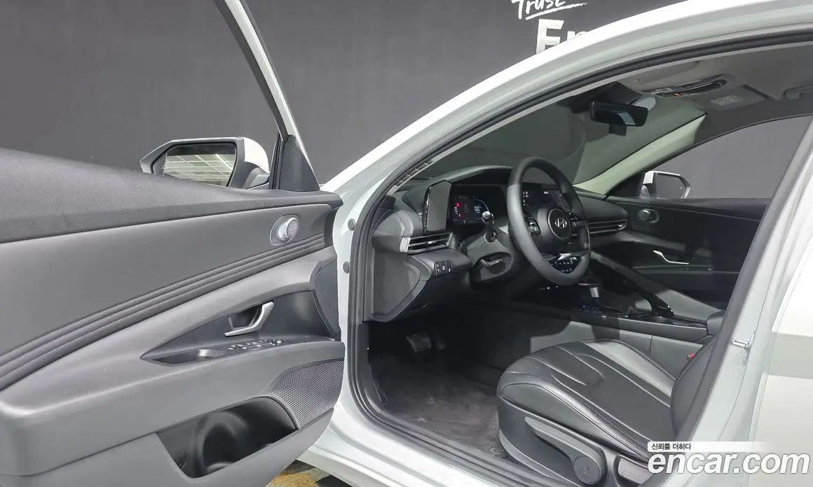Hyundai Avante 2025 1.6 автомат (гидро), фото 13
