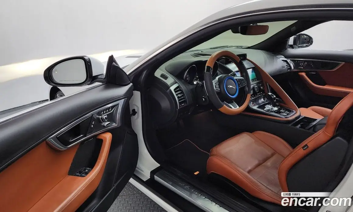 Jaguar F-Type 2019 2.0 автомат (гидро), фото 13 Jaguar F-Type 2019 2.0 автомат (гидро), фото 13