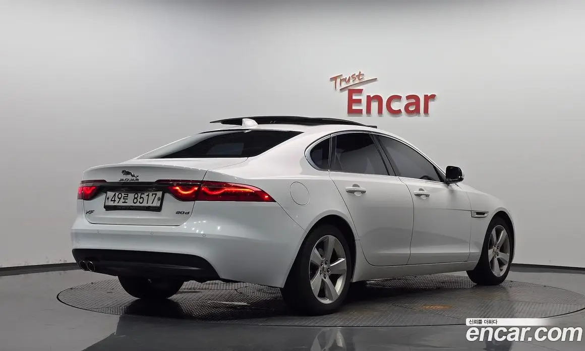 Jaguar XF 2017 2.0 автомат (гидро), фото 1 Jaguar XF 2017 2.0 автомат (гидро), фото 1