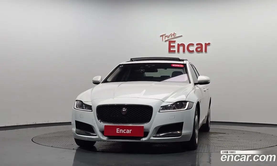 Jaguar XF 2017 2.0 автомат (гидро), фото 2 Jaguar XF 2017 2.0 автомат (гидро), фото 2