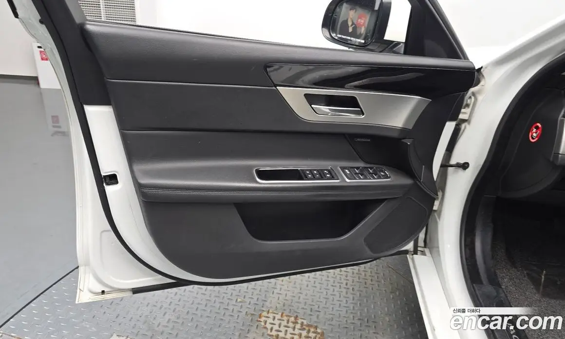 Jaguar XF 2017 2.0 автомат (гидро), фото 13 Jaguar XF 2017 2.0 автомат (гидро), фото 13