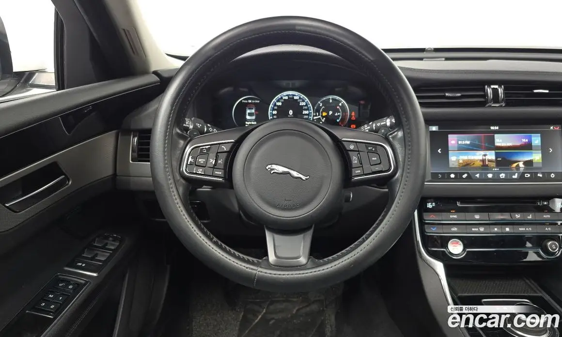 Jaguar XF 2017 2.0 автомат (гидро), фото 18 Jaguar XF 2017 2.0 автомат (гидро), фото 18
