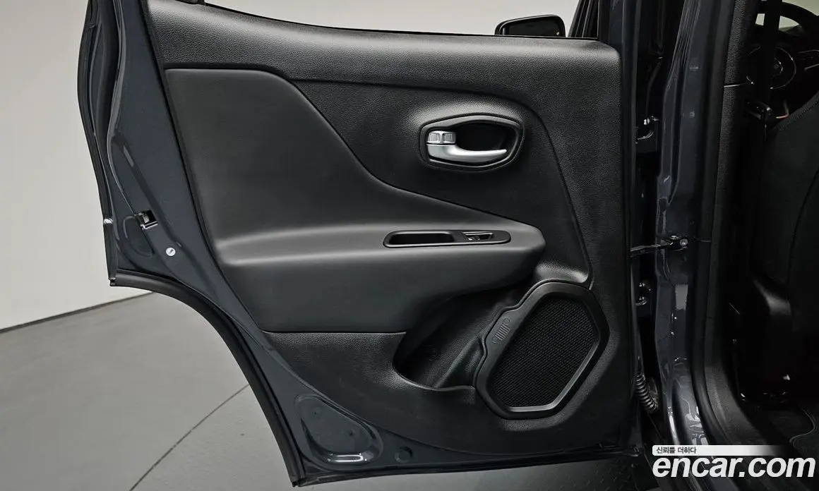 Jeep Renegade 2023 1.3 автомат (гидро), фото 14 Jeep Renegade 2023 1.3 автомат (гидро), фото 14