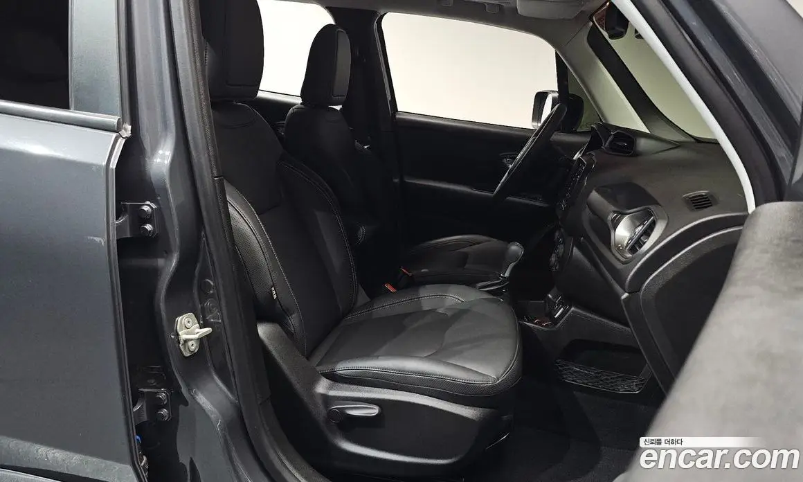 Jeep Renegade 2023 1.3 автомат (гидро), фото 15 Jeep Renegade 2023 1.3 автомат (гидро), фото 15