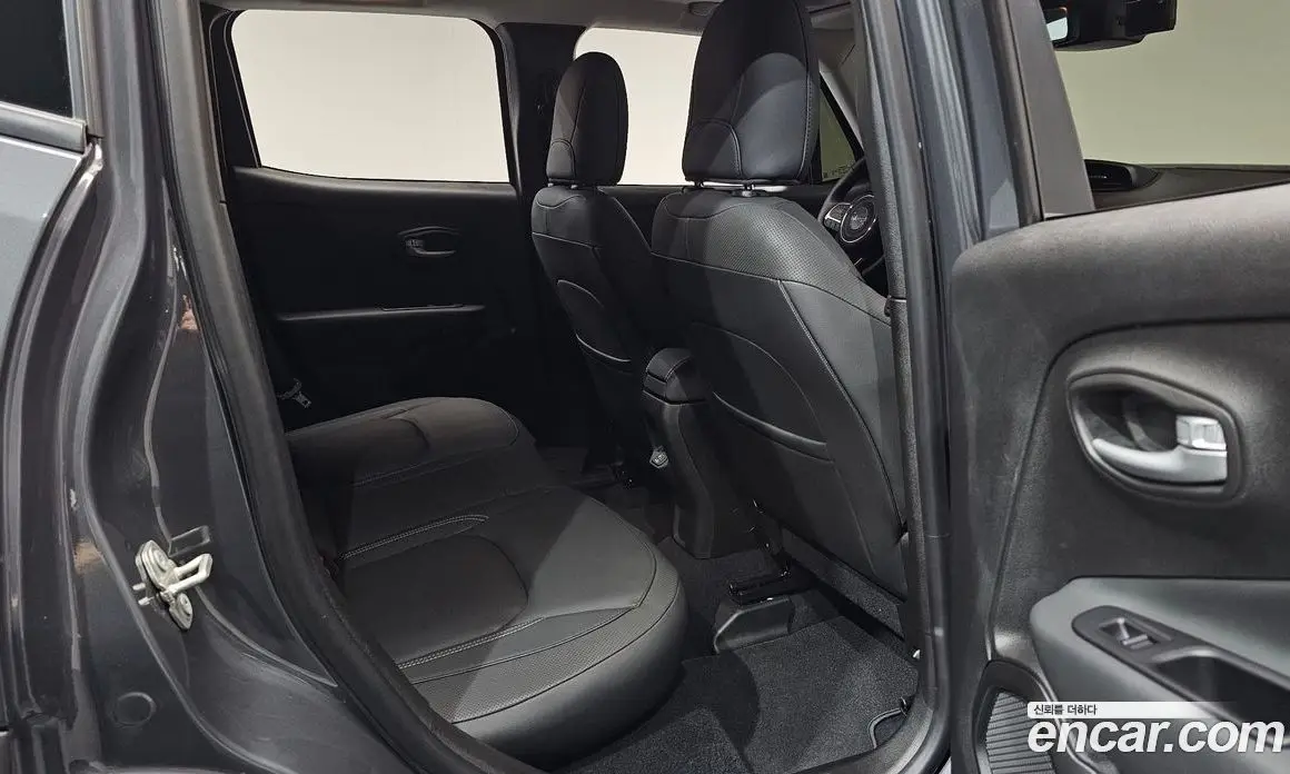 Jeep Renegade 2023 1.3 автомат (гидро), фото 17 Jeep Renegade 2023 1.3 автомат (гидро), фото 17