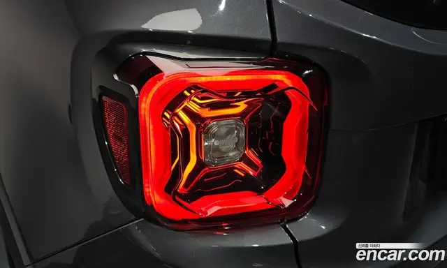 Jeep Renegade 2023 1.3 автомат (гидро), миниатюра 8 Jeep Renegade 2023 1.3 автомат (гидро), миниатюра 8