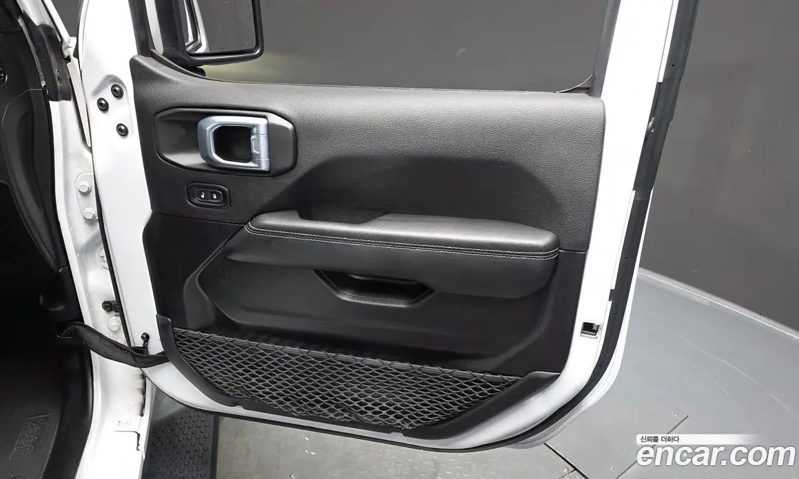 Jeep Wrangler 2021 2.0 автомат (гидро), фото 14 Jeep Wrangler 2021 2.0 автомат (гидро), фото 14