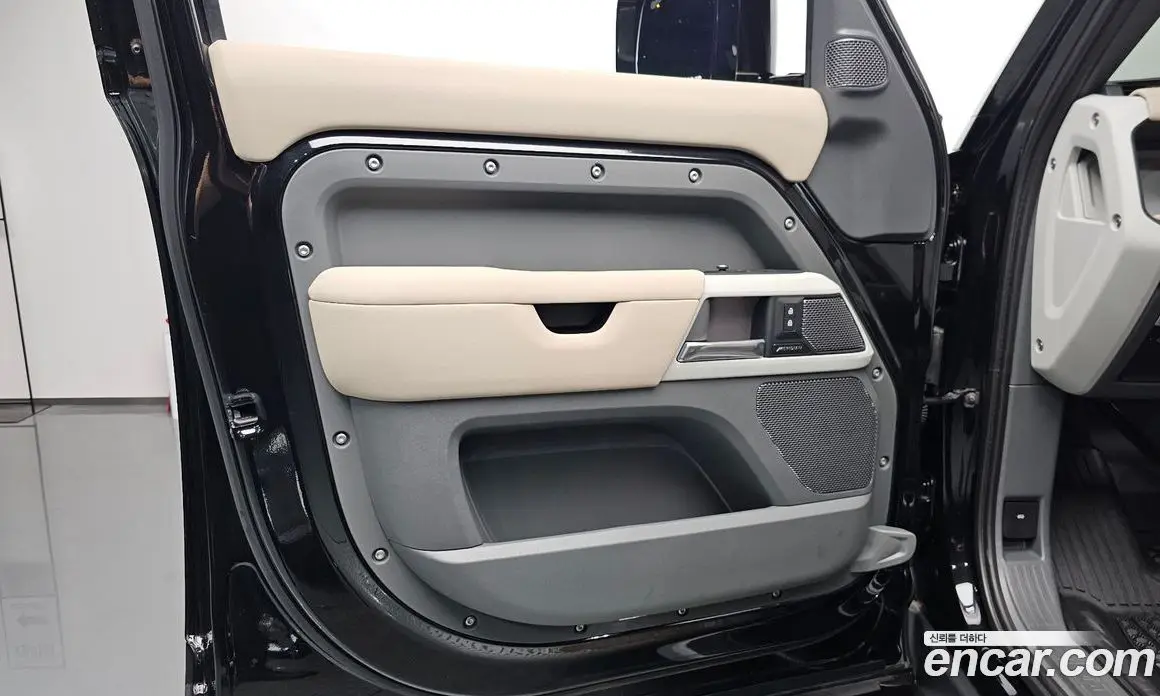 Land Rover Defender 2020 2.0 автомат (гидро), фото 13