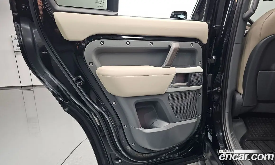 Land Rover Defender 2020 2.0 автомат (гидро), фото 14