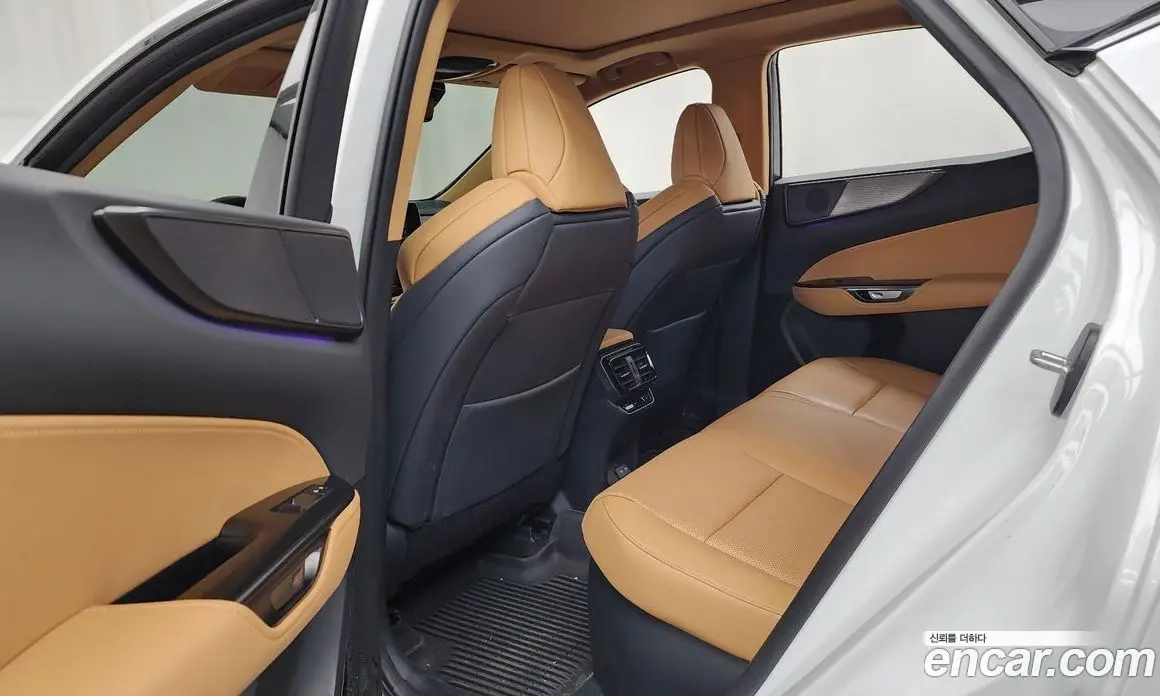 Lexus NX 2025 2.5 автомат (гидро), фото 16