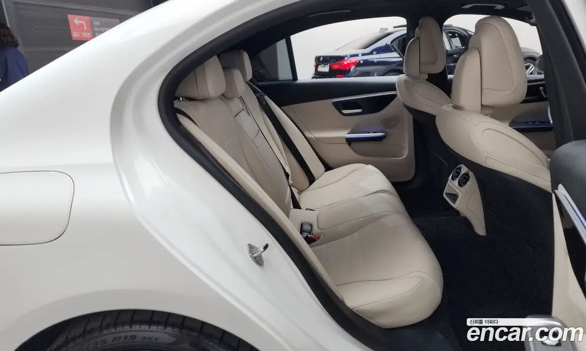 Mercedes-Benz C-Class 2023 2.0 автомат (гидро), фото 17