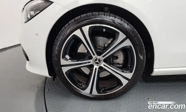 Mercedes-Benz C-Class 2023 2.0 автомат (гидро), миниатюра 5