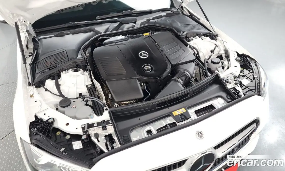 Mercedes-Benz C-Class 2023 2.0 автомат (гидро), фото 6