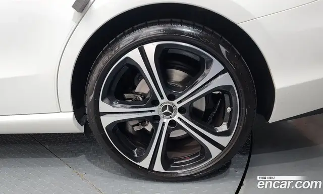 Mercedes-Benz C-Class 2023 2.0 автомат (гидро), миниатюра 7