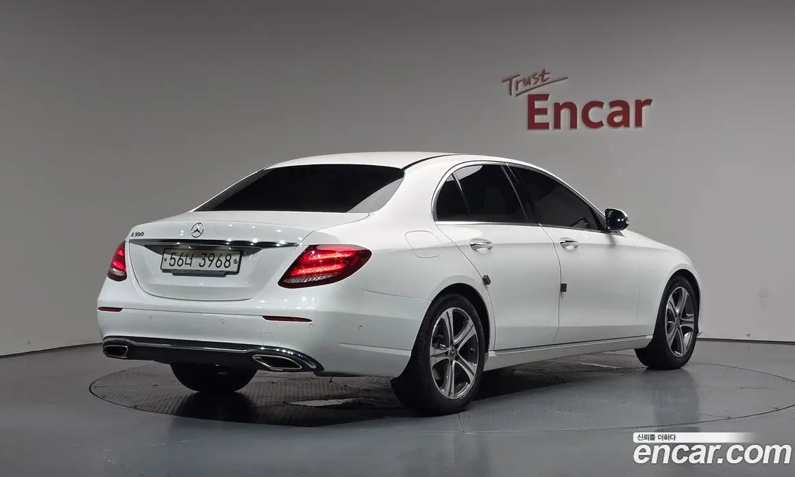 Mercedes-Benz E-Class 2018 2.0 автомат (гидро), фото 1 Mercedes-Benz E-Class 2018 2.0 автомат (гидро), фото 1