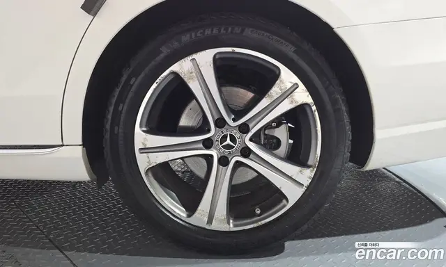 Mercedes-Benz E-Class 2018 2.0 автомат (гидро), миниатюра 6 Mercedes-Benz E-Class 2018 2.0 автомат (гидро), миниатюра 6