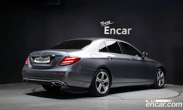Mercedes-Benz E-Class 2019 2.0 автомат (гидро), миниатюра 2