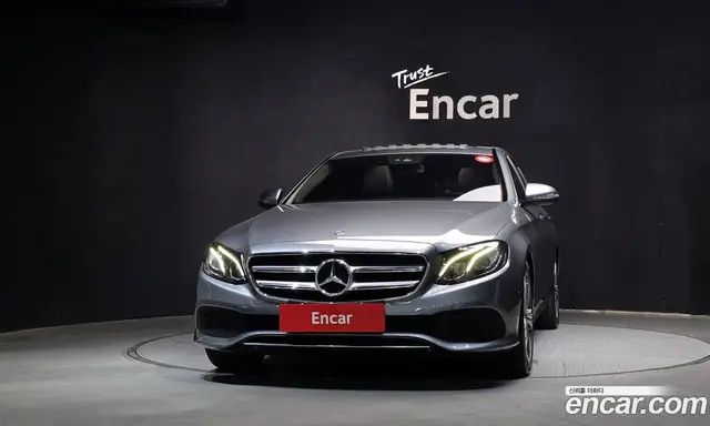 Mercedes-Benz E-Class 2019 2.0 автомат (гидро), миниатюра 3