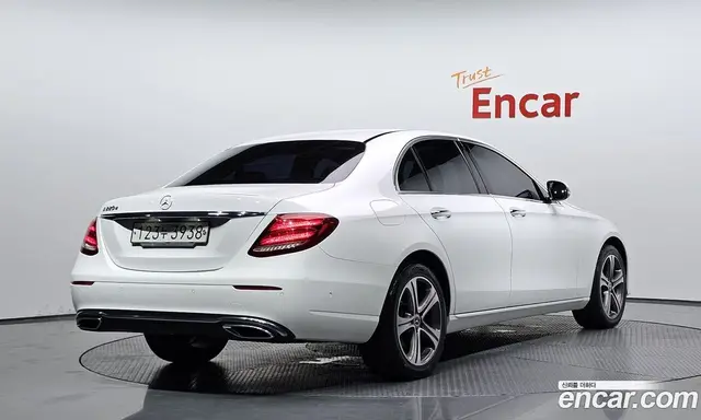 Mercedes-Benz E-Class 2019 1.9 автомат (гидро), миниатюра 2