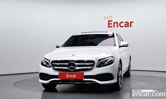 Mercedes-Benz E-Class 2019 1.9 автомат (гидро), миниатюра 3